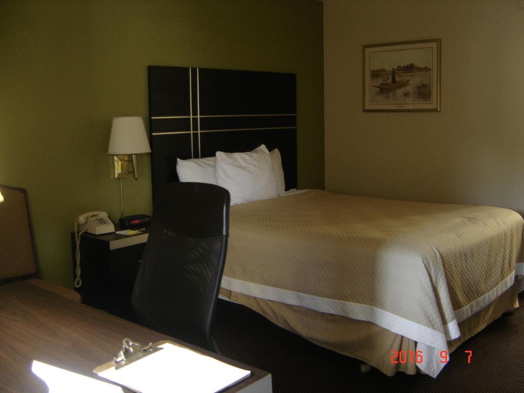 Days Inn Oil City Conference Center Eksteriør bilde
